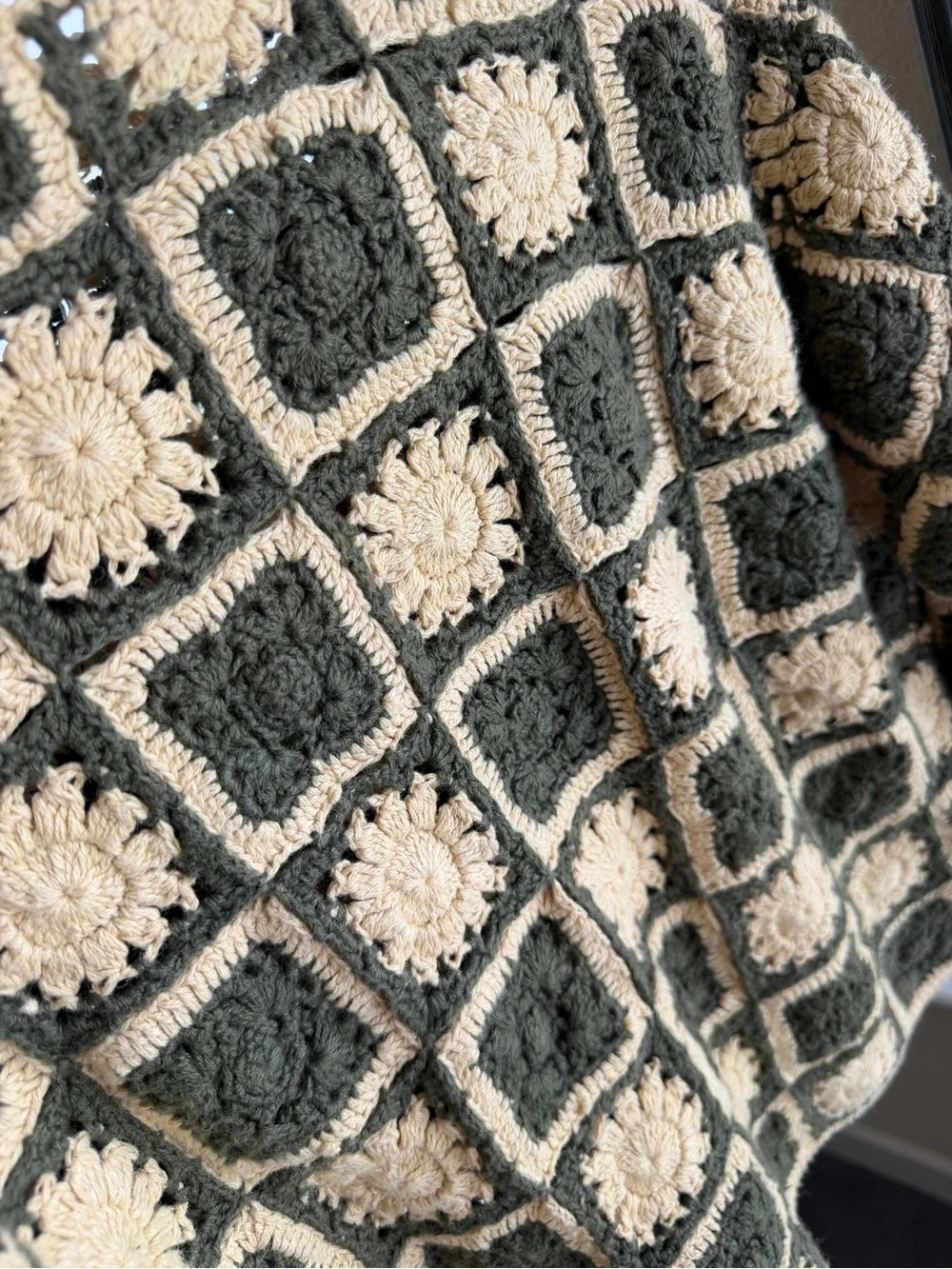 ✨ VINTAGE Handmade Crochet Granny Square Cardigan - Sage Floral ✨ - Picture 8 of 11